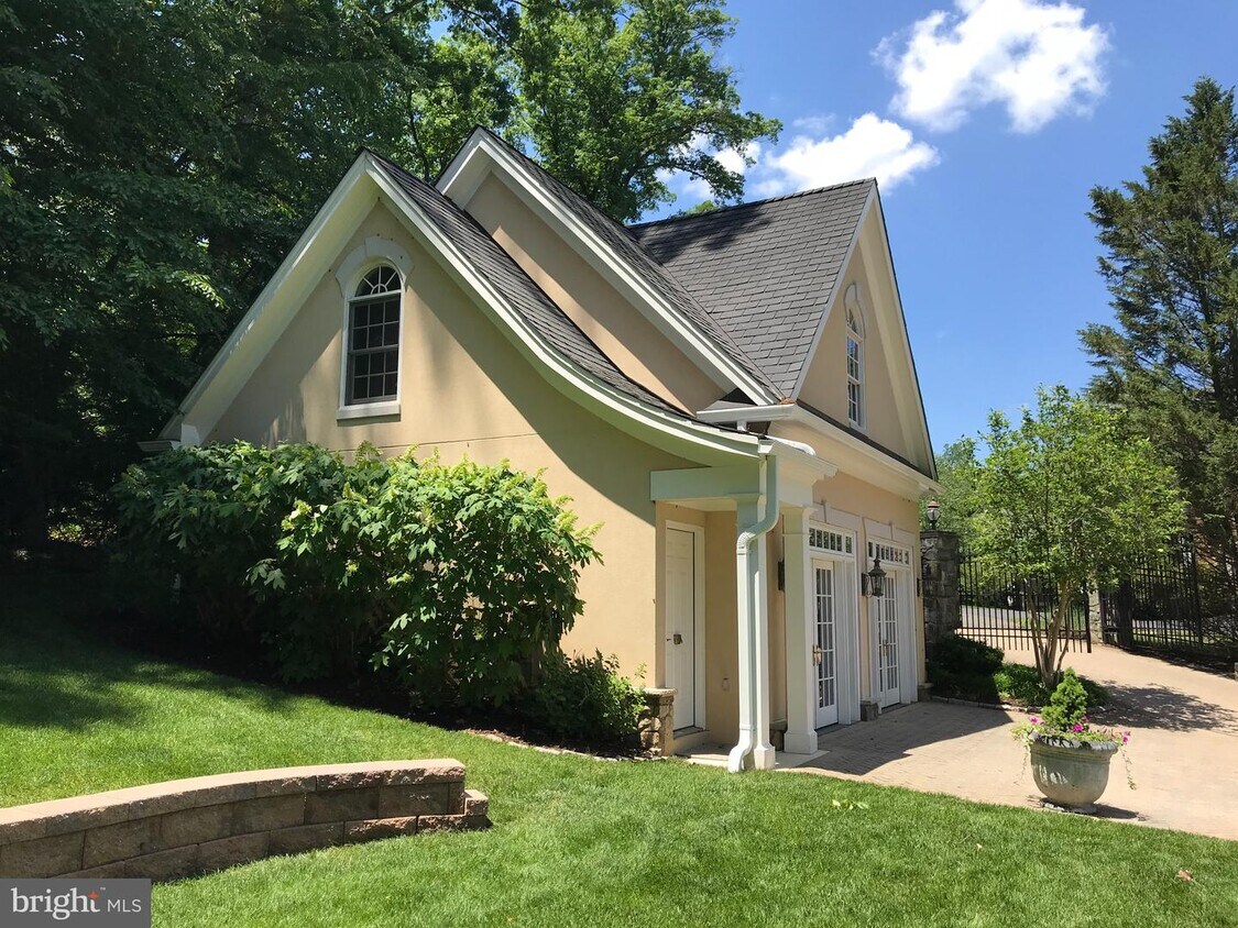 Primary Photo - 6501 Curry Manor Ct