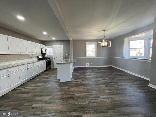 Building Photo - 6922 Fieldcrest Rd