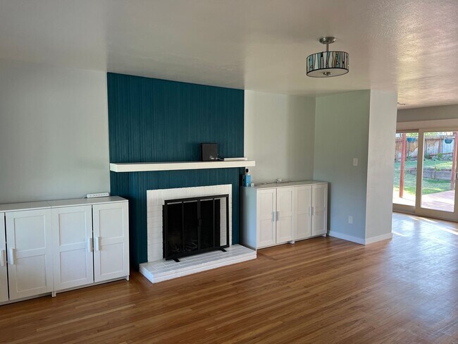 Building Photo - Gorgeous Updated Fair Oaks Home with Large...