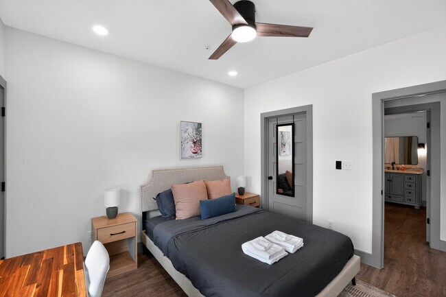 Foto del edificio - 2450 Wickersham Ln