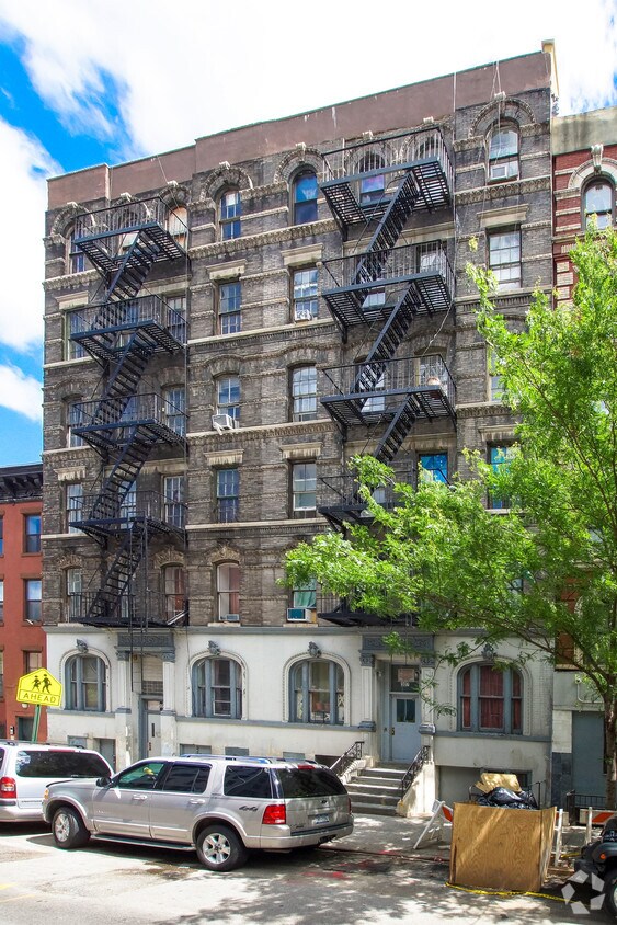 Building Photo - 307 E 109th St
