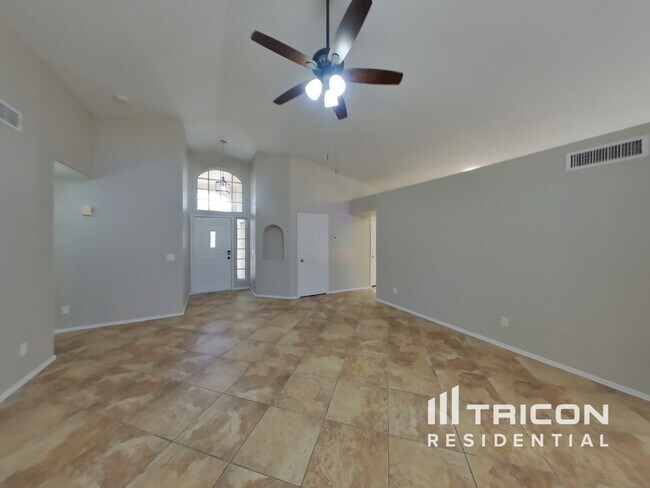 Foto del edificio - 12320 W Edgemont Ave