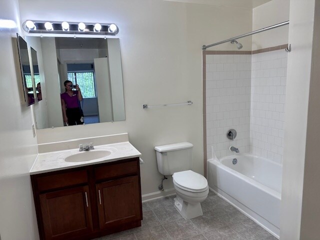 Interior Photo - Merion