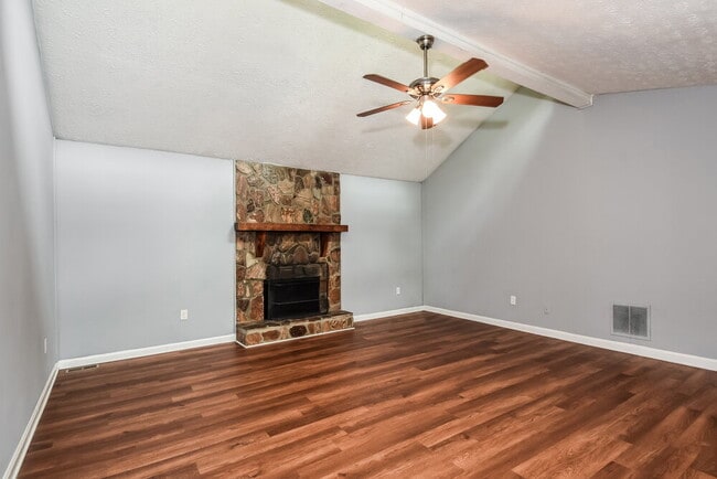 Building Photo - 6513 Mitchell Ln SW