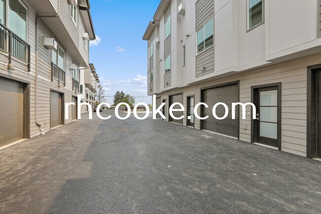 Reconstrucción - Tipo II - 5th & Conklin Townhomes