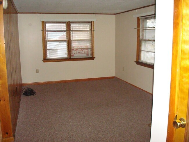 Building Photo - 953 Bloom Rd