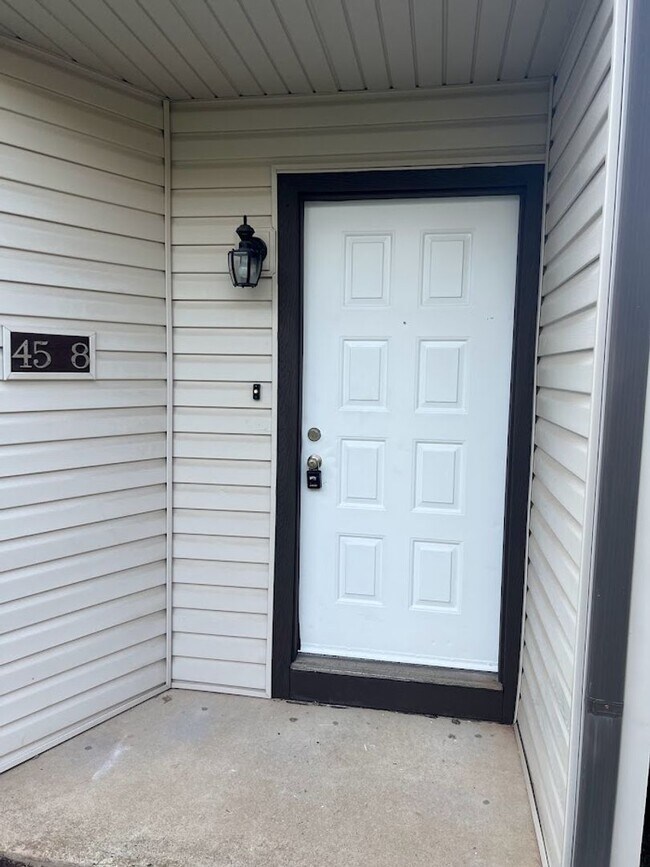 Foto del edificio - Newly updated 2nd floor Laurel Springs condo, Exeter Township