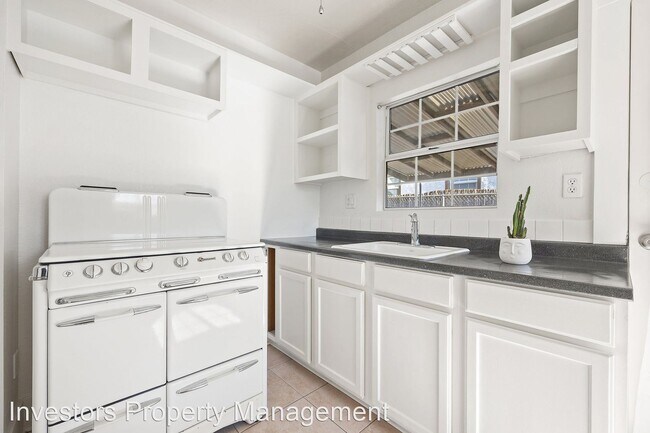 Building Photo - 1 br, 1 bath House - 2742 E. 17th St.