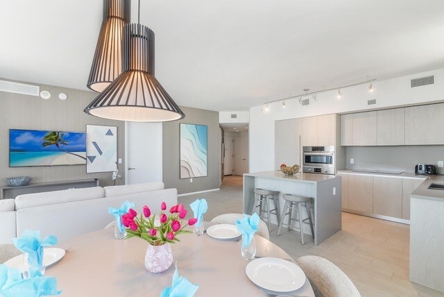 Building Photo - 4010 S Ocean Dr