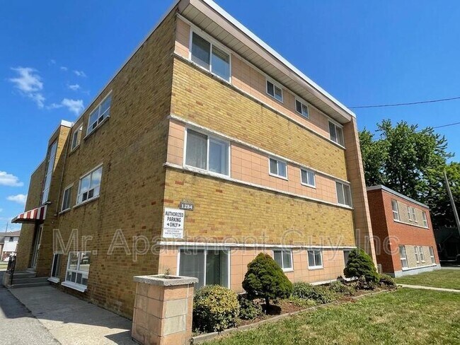 Photo du bâtiment - 1284 Fennell Ave E