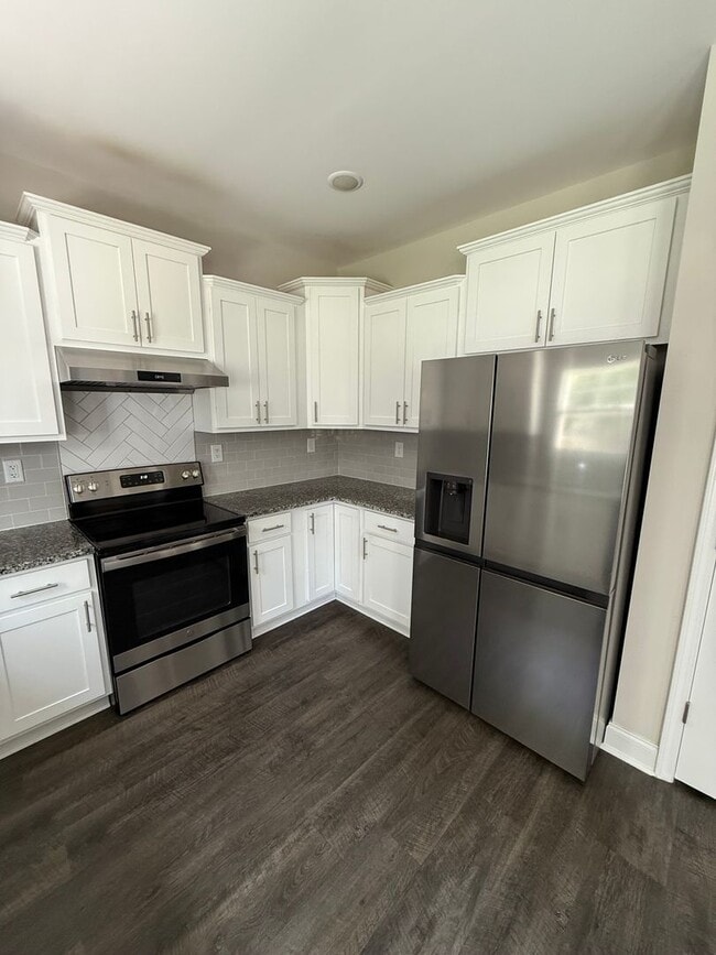 Building Photo - Beautiful 4-Bedroom House