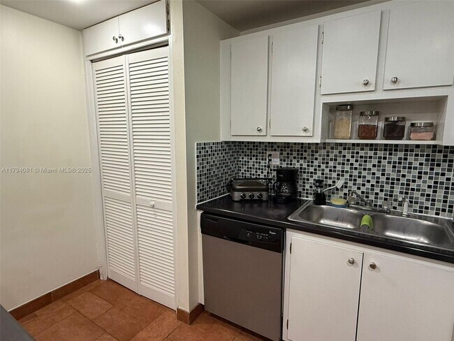 Foto del edificio - 20441 NE 30th Ave