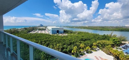 Building Photo - 100 Bayview Dr