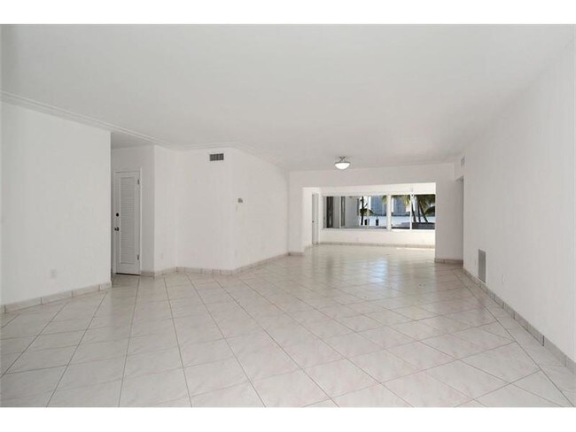 Building Photo - 18530 N Bay Rd