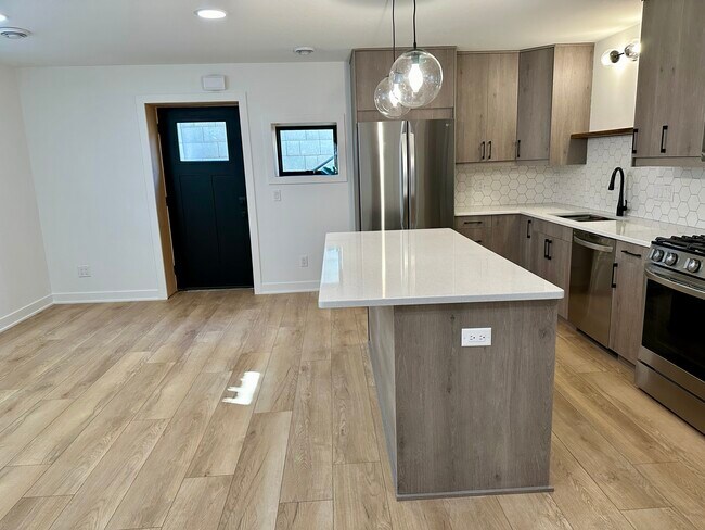 Sunny lower level apartment. - 4600 36th Ave S