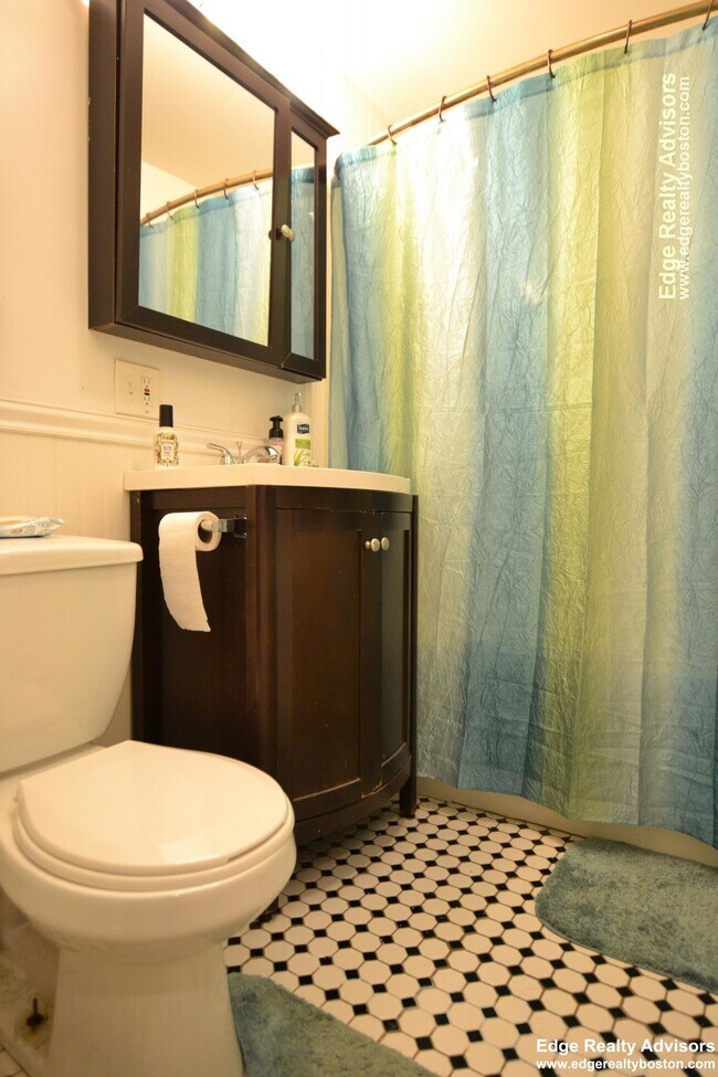 Building Photo - 62 Egmont St