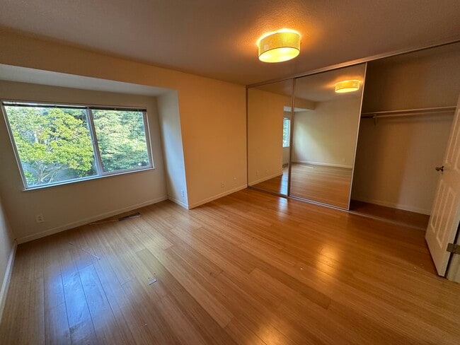 Master bedroom - 137 Temescal Cir