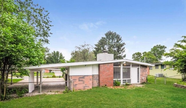 Building Photo - 460 Countryside Dr
