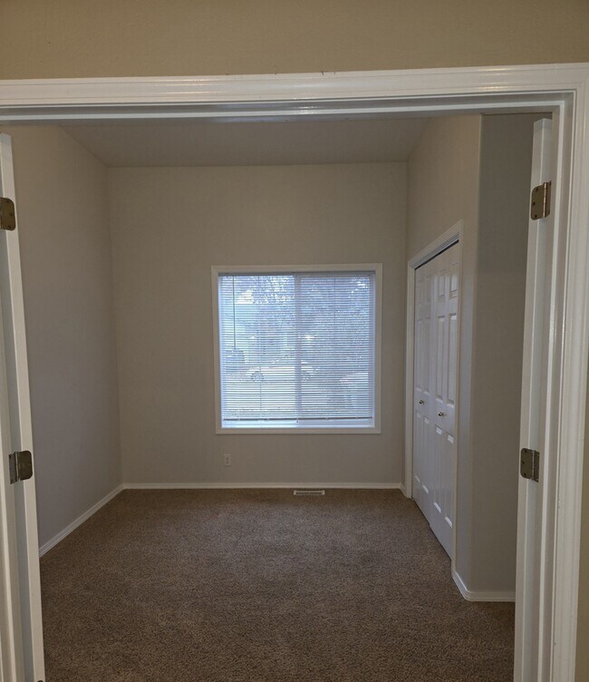 Foto del edificio - 917 W Greenhead St