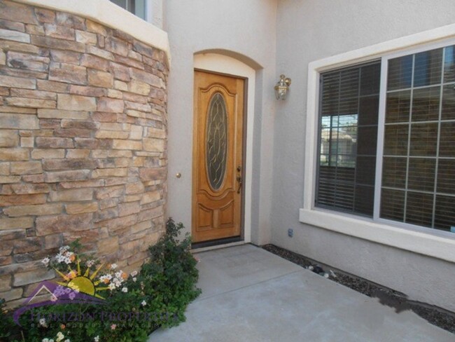 Building Photo - Spacious 6 Bed 4.5 Bath Anatolia Home
