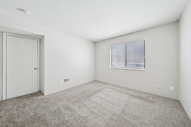 Building Photo - Fox Grove Apartments