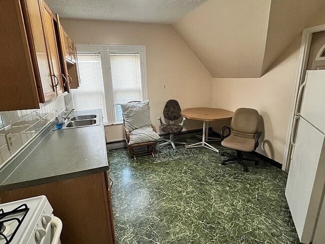 Building Photo - 56 William St