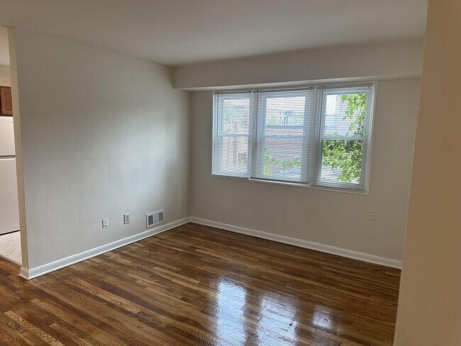 Building Photo - 1314 K St SE