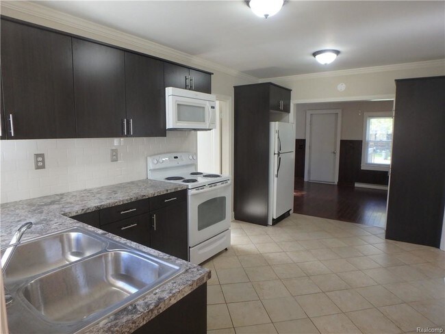 Building Photo - 5250 Drayton Rd