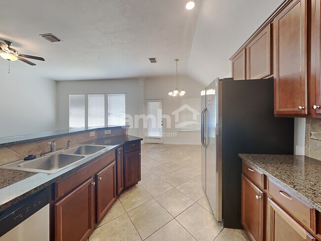 Foto del edificio - 2914 Crescent Oaks Park Ln