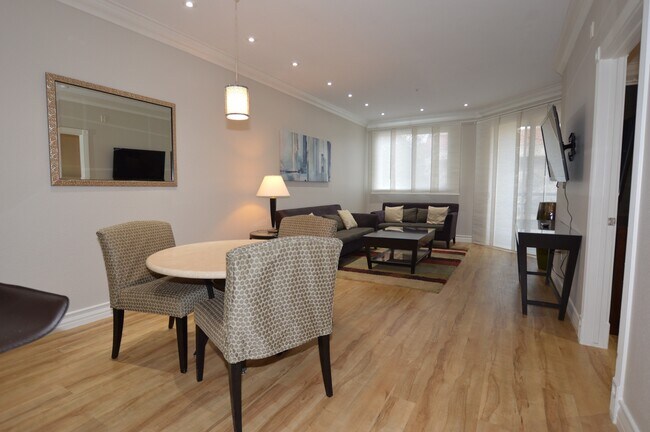 Foto del edificio - MERIDIAN FURNISHED 2 BDR /2 BATH Luxury Co...