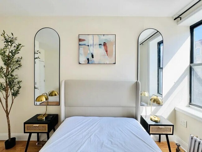 Foto del edificio - Furnished room/NOT APARTMENT