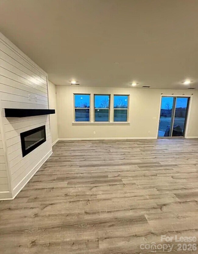 Foto del edificio - 1011 Maylen Trce