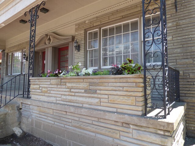 Primary Photo - 841 Western Ave