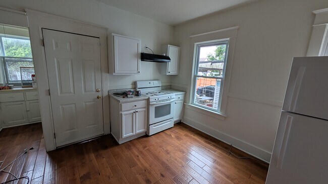 Cocina - 3352 N Buffum St