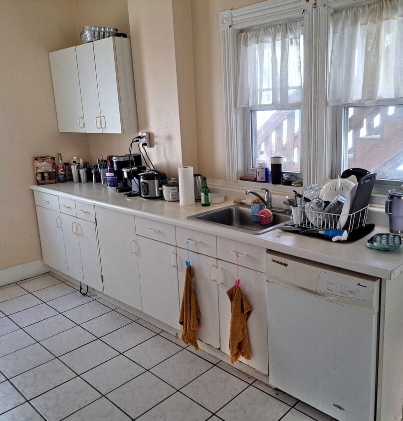 Photo - 3 Washburn Place Apt #3, Brookline, MA 02446 - 4 BR 2 BA multi-family home