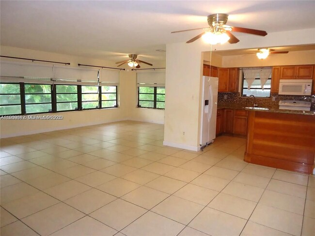 Foto del edificio - 180 NE 128th St