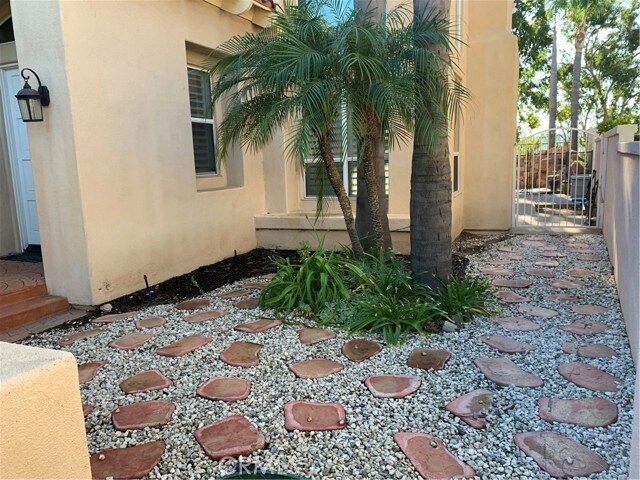 Building Photo - 40 Mancera