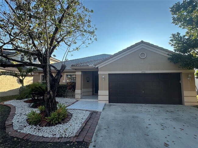 Foto del edificio - 4192 Laurel Ridge Cir