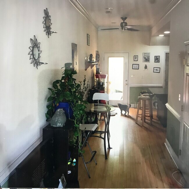 vista de la cocina - 907 Kinney St