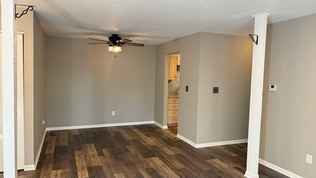 Foto del edificio - 567 Somerset Ln