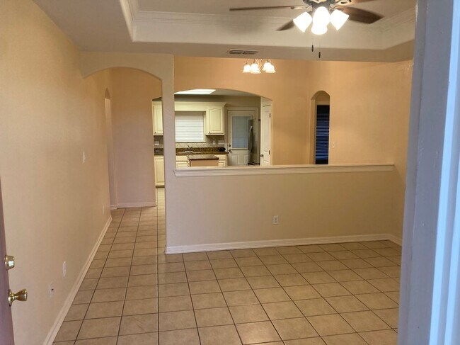 Foto del edificio - 1805 Treasure Oaks Dr
