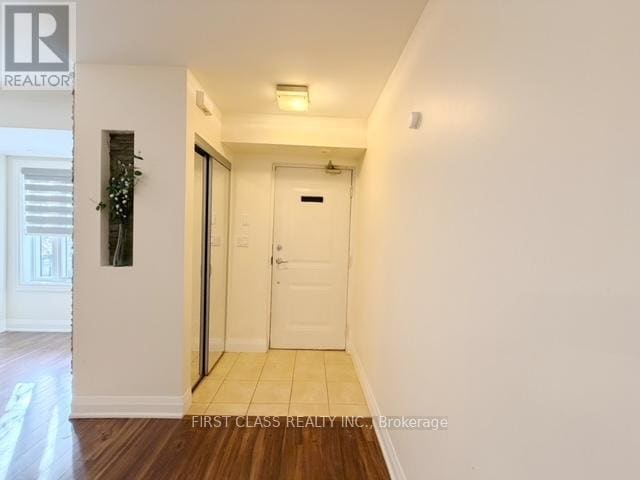 Building Photo - 318 John St.