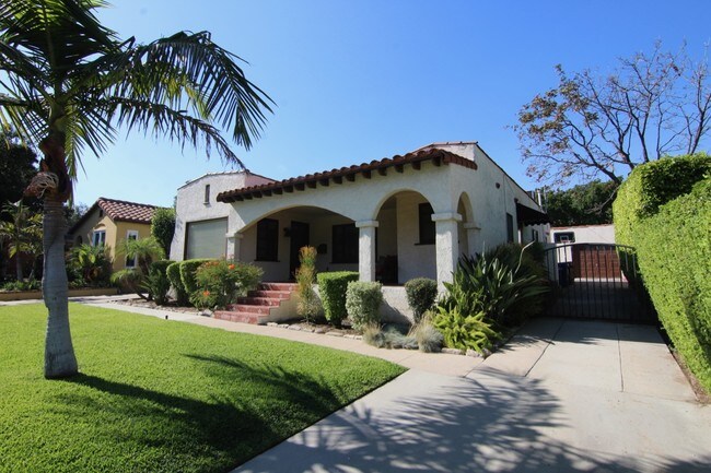 Foto del edificio - 1747 Oakwood St