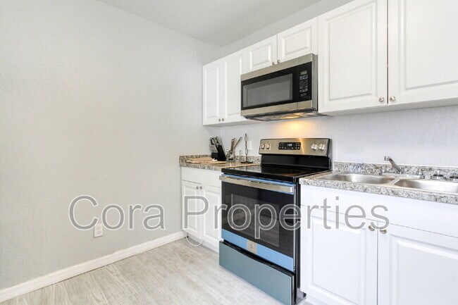 Foto del edificio - 685 Sears Ave NE