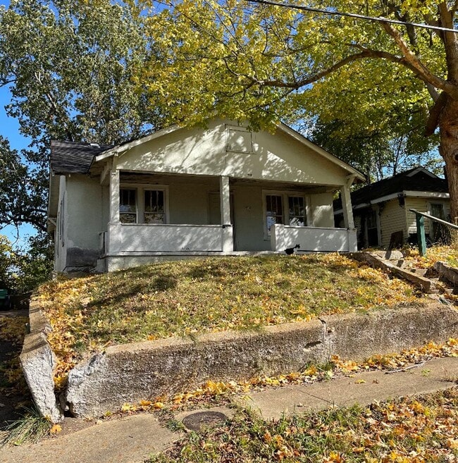 Building Photo - Handy Man Special! - $290 Month / $500 Down