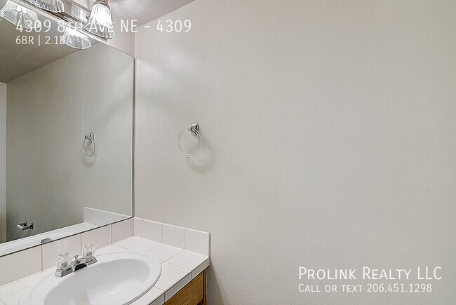 Foto del edificio - 4309 8th Ave NE