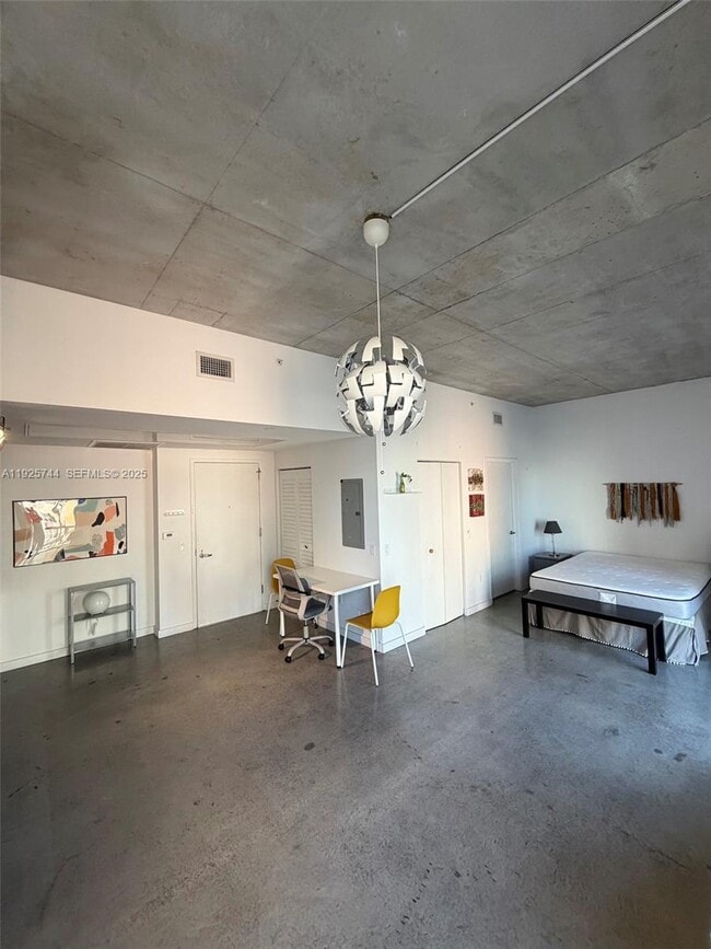 Foto del edificio - 151 SE 1st St