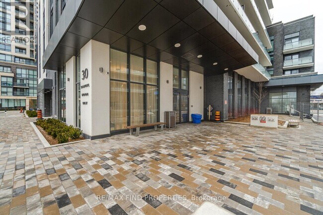 Building Photo - 30-1030 Samuel Wood Wy