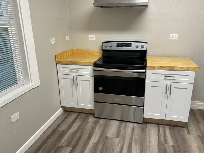 Building Photo - Super Affordable 2 Bed/ 1 Bath