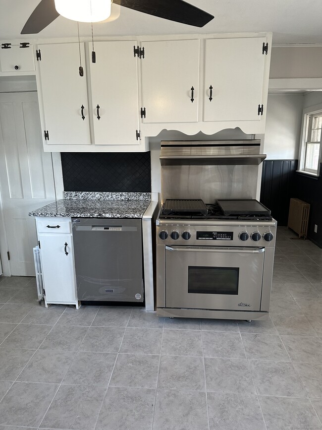 Building Photo - 1039 CT-163